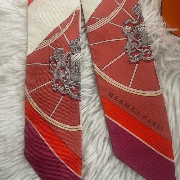 EUC Hermès Silk “Springs Springs” Twilly Orange Bois de Rose - Picture 5 of 9
